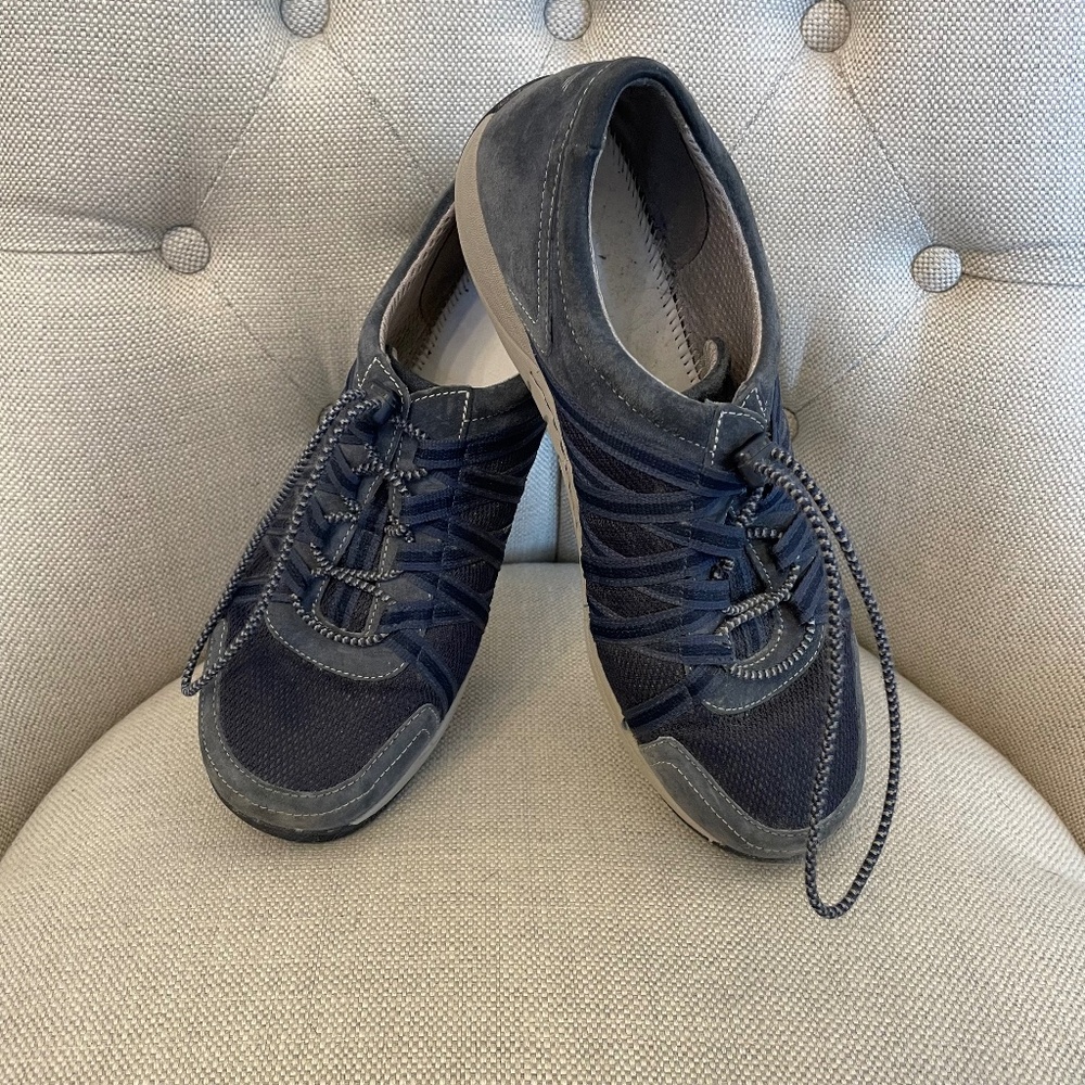 DANSKO Women’s Size 41 Honor Comfort Sneakers Bungee Lace Cinch in Blue Suede